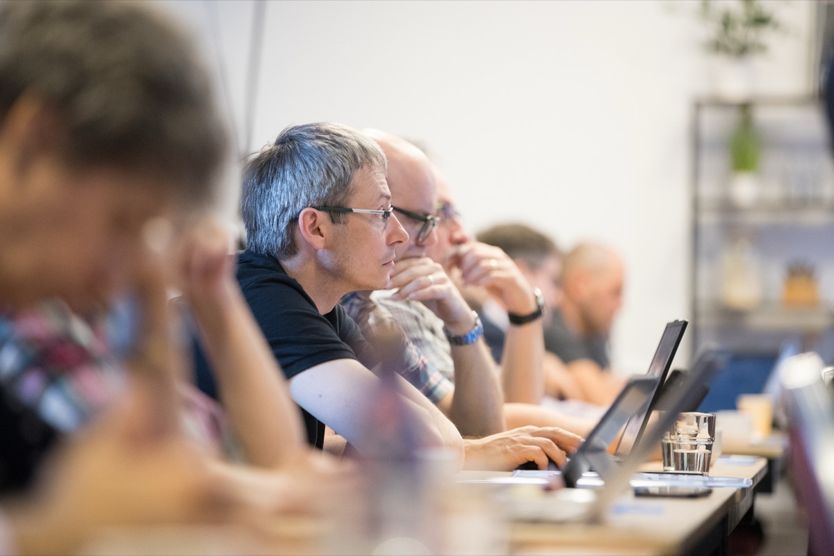 Účastníci konferencie Smart Grid počas prednášky